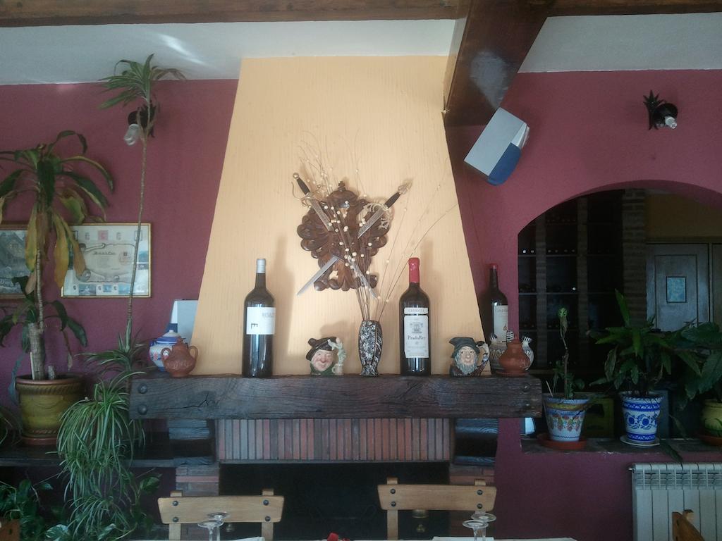 Hostal-Restaurante Fogon De Gredos Guisando Exterior foto